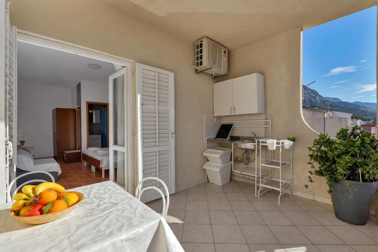 Apartments Angela Макарска Екстериор снимка